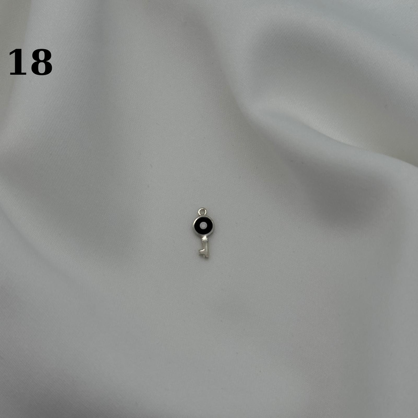 Siyah Anahtar Charm CH:18