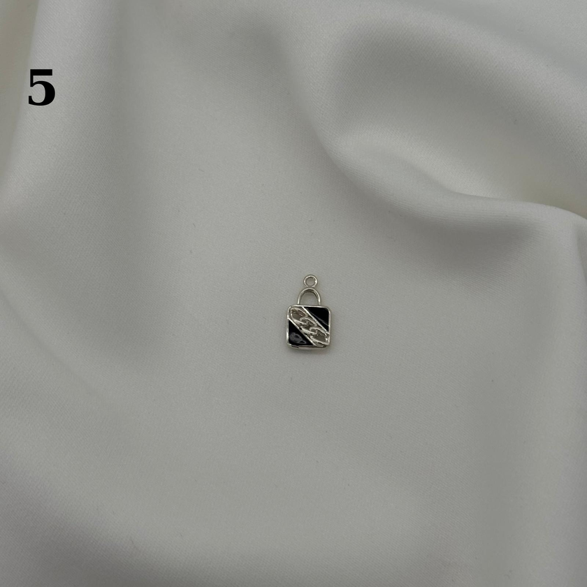 Siyah Sarmal Charm CH:5