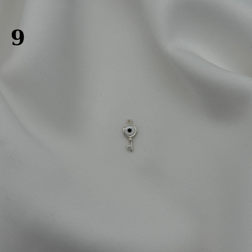 Beyaz Anahtar Charm CH:9