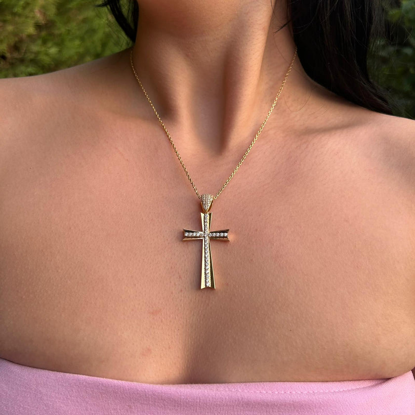 Zarif Taşlı Haç Kolye