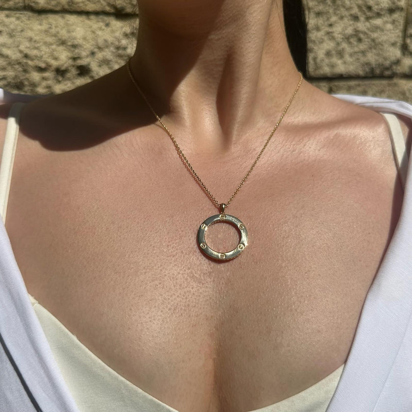 Desenli Şık Halka Kolye