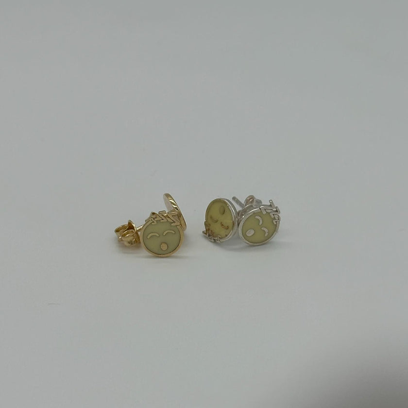 Yüz ifadesi mineli Küpe