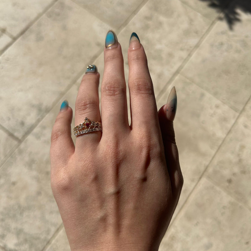 Kalpli Taşlı Taç Yüzük